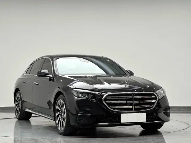 Mercedes-Benz E-Class — Фото автомобиля 3