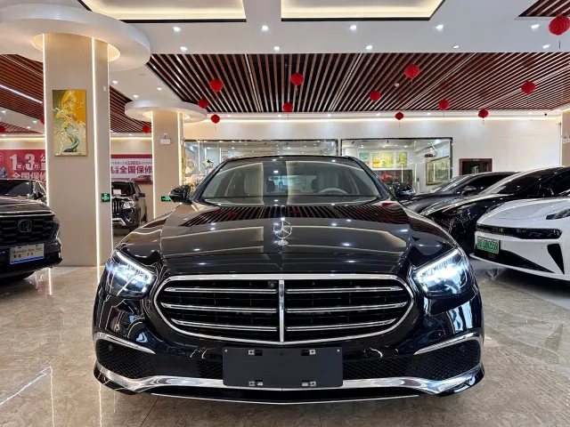 Mercedes-Benz E-Class — Фото автомобиля 2