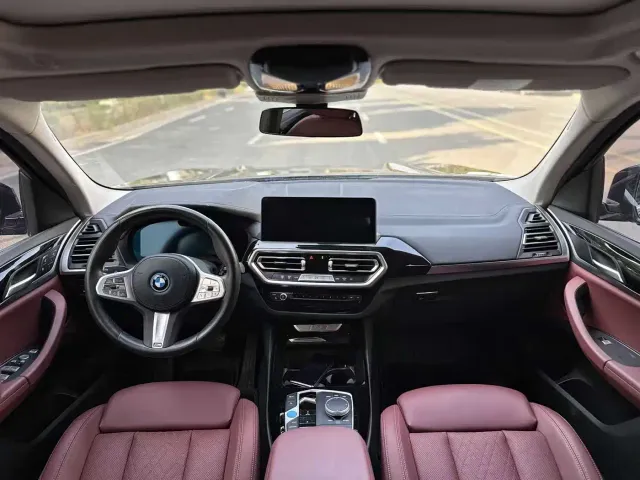 BMW iX3 — Фото автомобиля 5