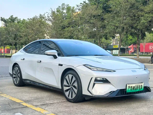 Geely Galaxy E8 — Фото автомобиля 3