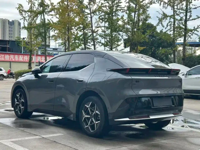 Lynk & Co Z20 — Фото автомобиля 7