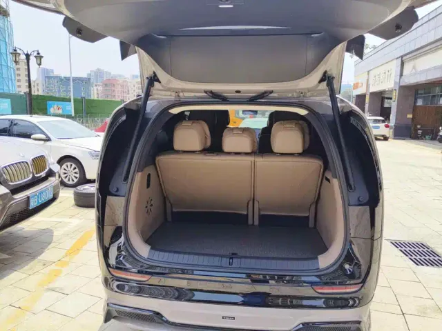 Li Auto MEGA — Фото автомобиля 5