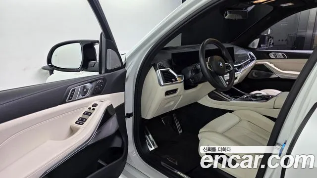 BMW X7 M60i xDrive M Sport 6 мест — Фото автомобиля 10