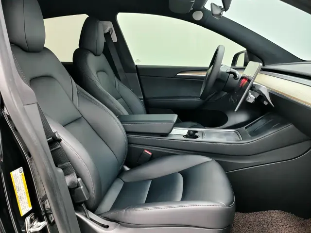 Tesla Model Y — Фото автомобиля 7