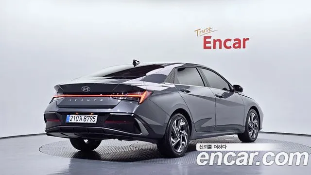 Hyundai Avante CN7 — Фото автомобиля 2