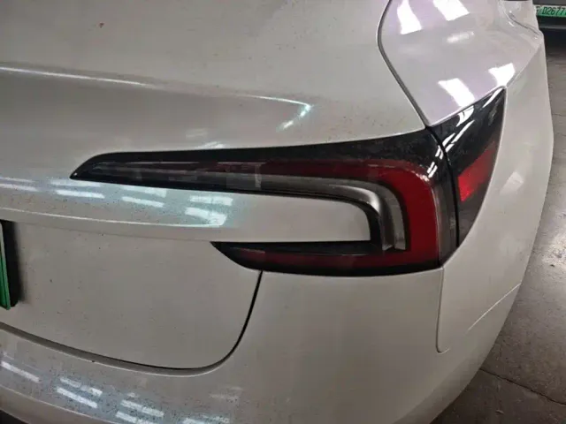 Tesla Model 3 — Фото автомобиля 23