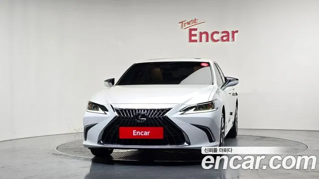 Lexus ES — Фото автомобиля 3