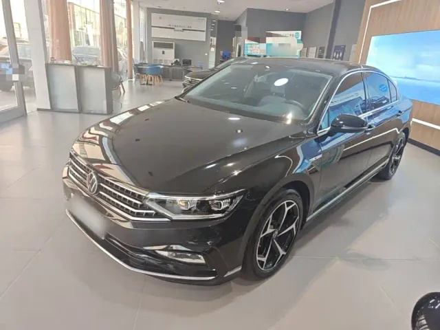 Фотография автомобиля — Volkswagen Magotan