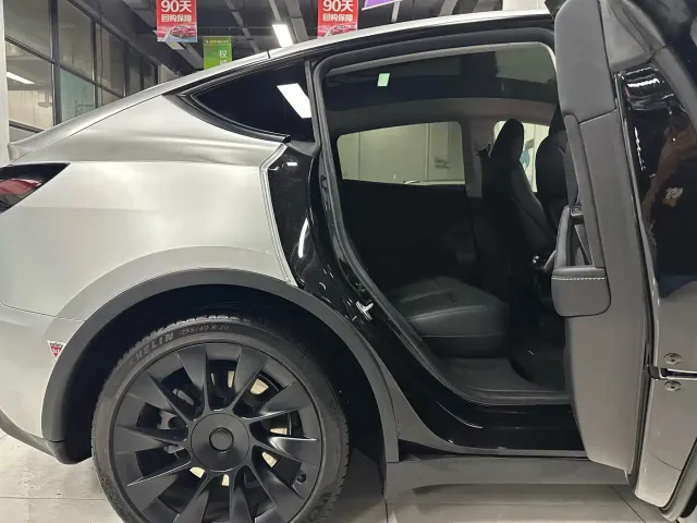 Tesla Model Y — Фото автомобиля 5