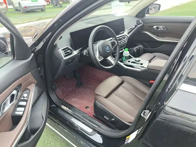 BMW i3 — Фото автомобиля 15