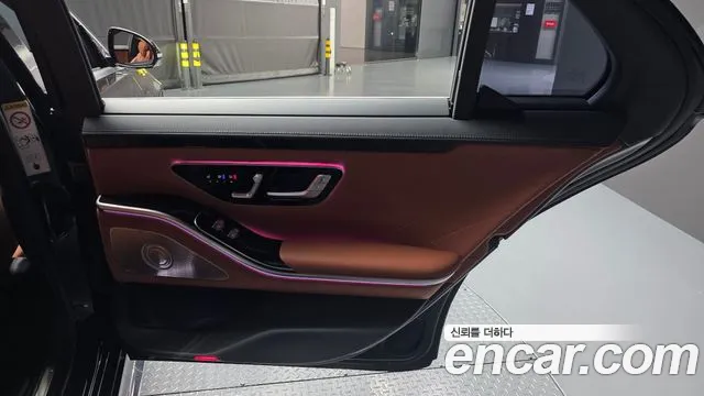 Mercedes-Benz S-Class — Фото автомобиля 24