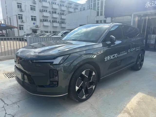 Фотография автомобиля — Volvo XC70 Plug-in Hybrid