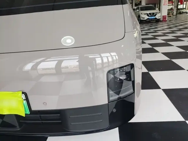 Li Auto MEGA — Фото автомобиля 23