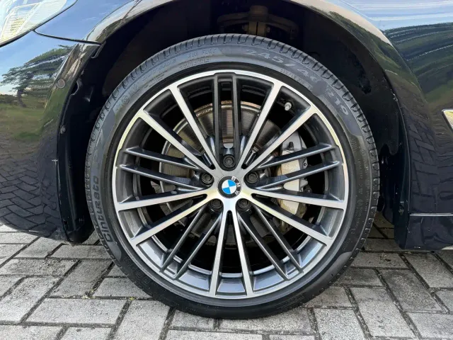 BMW 5 Series — Фото автомобиля 18