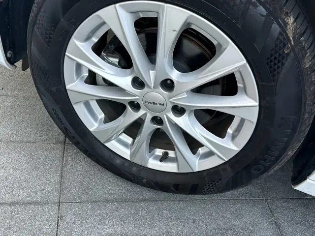 Roewe i5 — Фото автомобиля 4