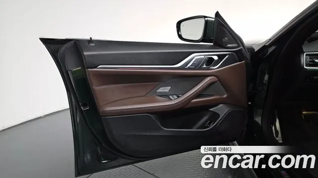 BMW i4 — Фото автомобиля 13