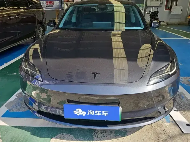 Tesla Model 3 — Фото автомобиля 2