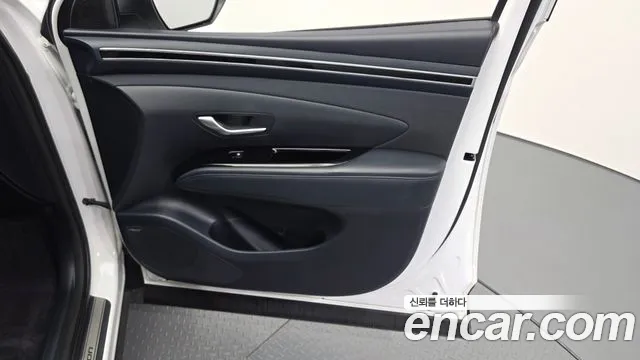 Hyundai Tucson Tucson (NX4) Бензин 1.6 турбо 2WD — Фото автомобиля 24