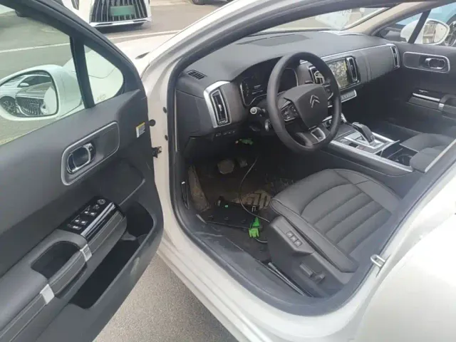 Citroen C6 — Фото автомобиля 15