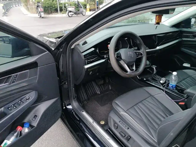 Volkswagen Passat — Фото автомобиля 17