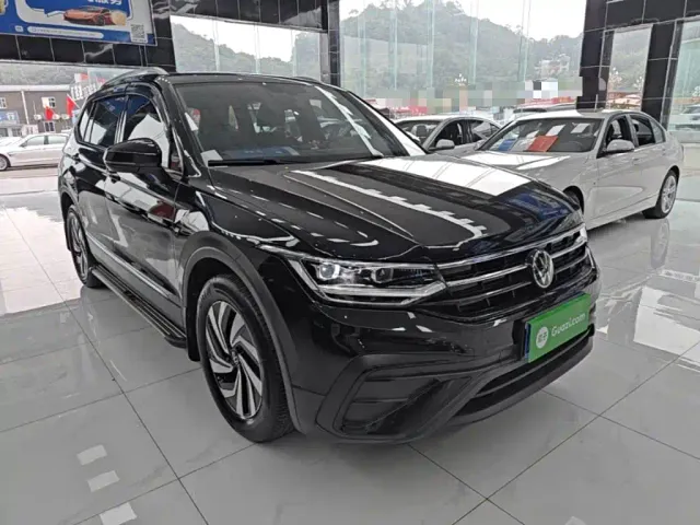 Volkswagen Tiguan L — Фото автомобиля 3
