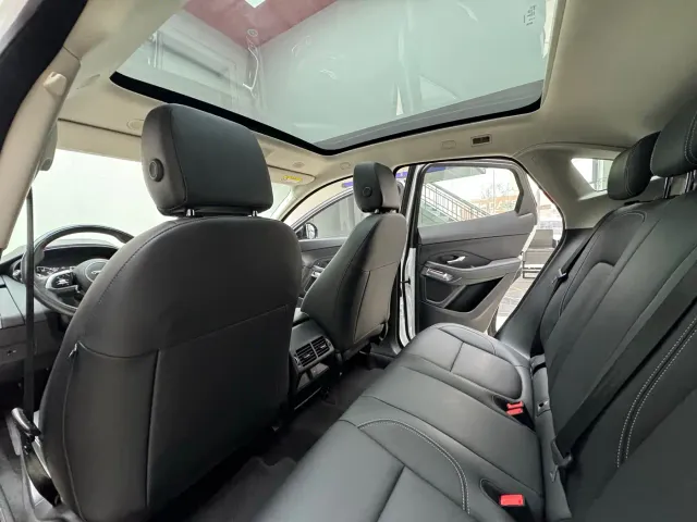 Jaguar E-PACE — Фото автомобиля 4