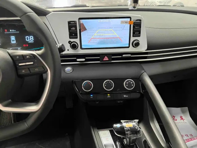 Hyundai Elantra — Фото автомобиля 12