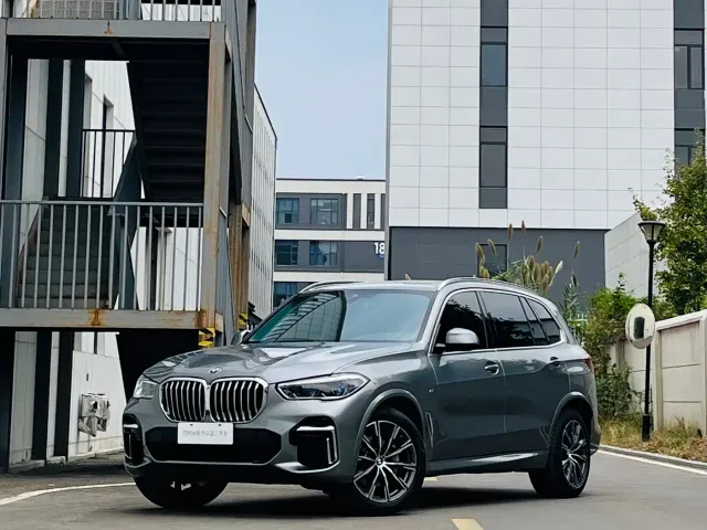 Фотография автомобиля — BMW X5