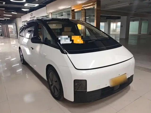 Li Auto MEGA — Фото автомобиля 3