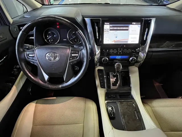 Toyota Vellfire — Фото автомобиля 3