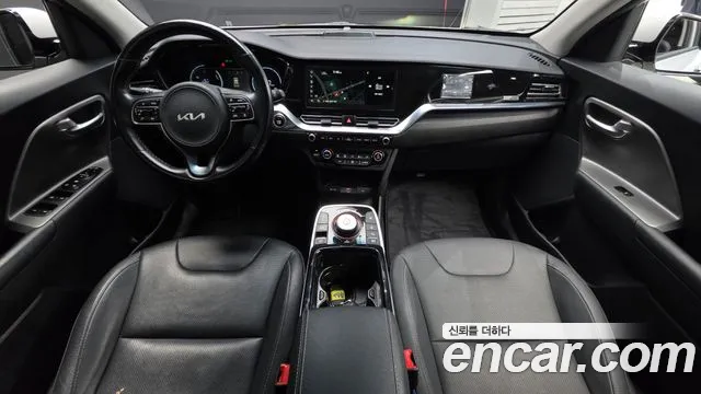 Kia Niro — Фото автомобиля 10