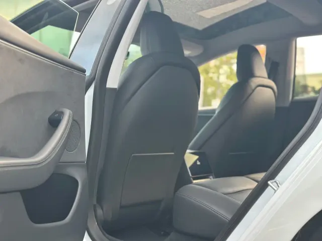 Tesla Model 3 — Фото автомобиля 13