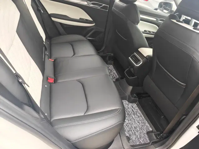 Geely Emgrand L — Фото автомобиля 13
