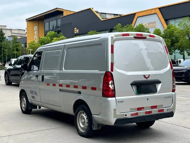 Wuling EV50 — Фото автомобиля 7