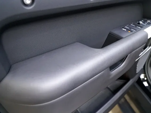 Land Rover Defender — Фото автомобиля 20