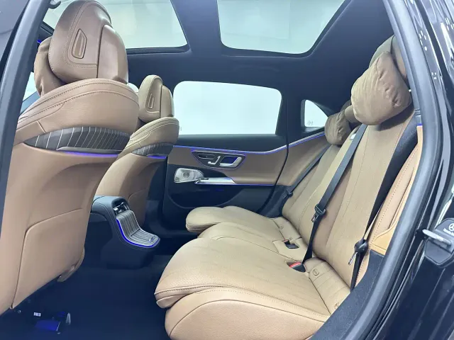 Mercedes-Benz E-Class — Фото автомобиля 12