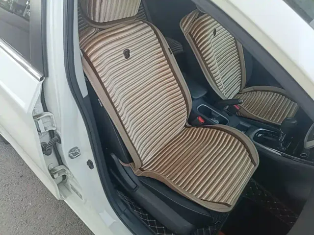 Nissan Tiida — Фото автомобиля 24