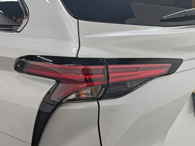 Toyota Sienna — Фото автомобиля 10