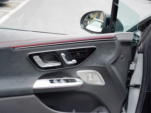 Mercedes-Benz EQE AMG — Фото автомобиля 15
