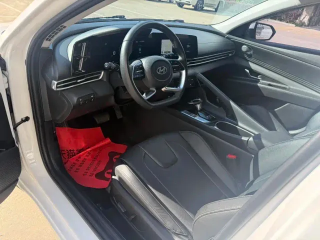 Hyundai Elantra — Фото автомобиля 7