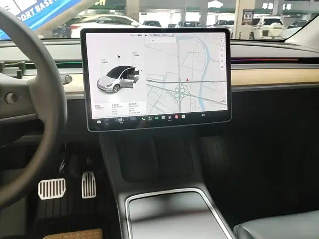 Tesla Model Y — Фото автомобиля 12