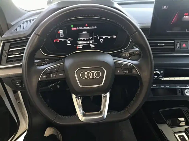 Audi Q5L — Фото автомобиля 10