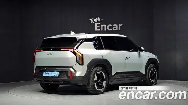 Kia EV3 — Фото автомобиля 2