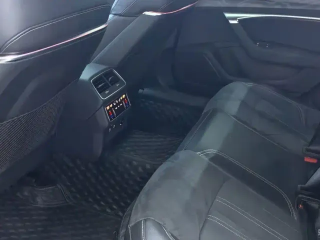 Audi A7L — Фото автомобиля 11