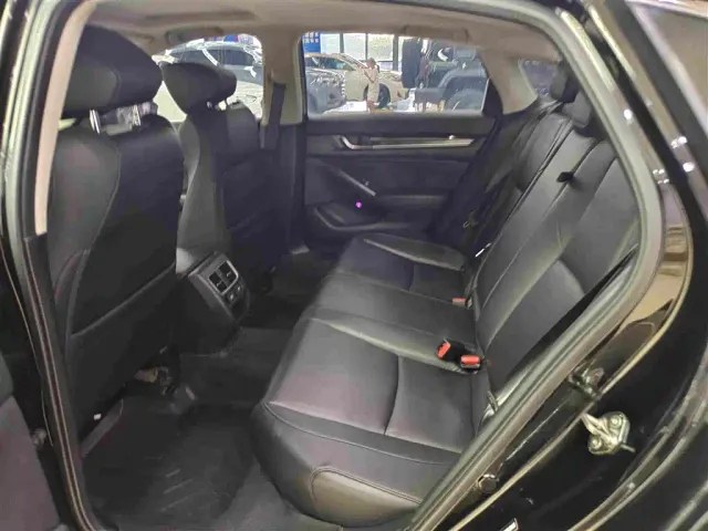 Honda Accord — Фото автомобиля 10