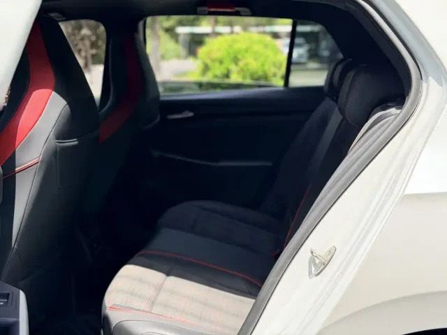 Volkswagen Golf GTI — Фото автомобиля 11