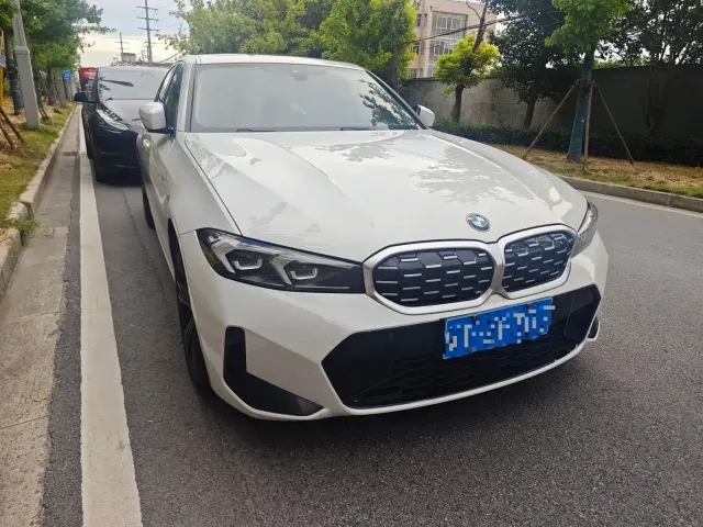 BMW 3 Series — Фото автомобиля 3