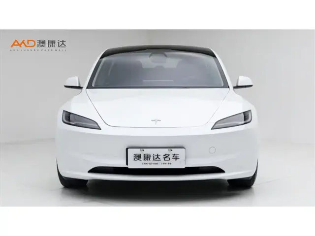Tesla Model 3 — Фото автомобиля 2
