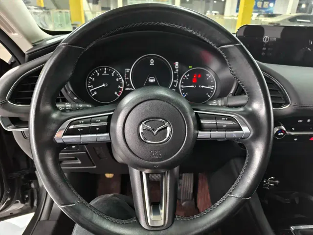 Mazda Axela — Фото автомобиля 11