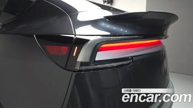 Tesla Model Y — Фото автомобиля 22